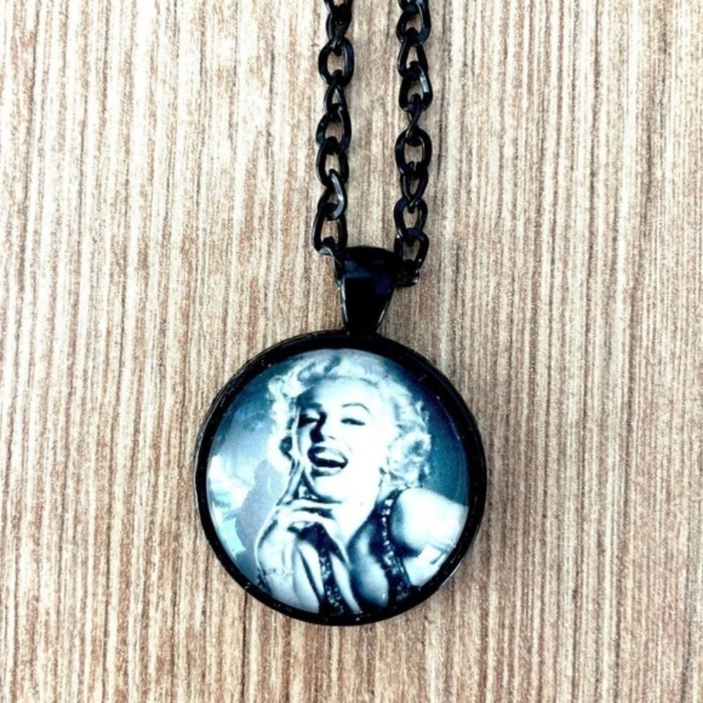 Marilyn Monroe Black and White Necklace, NWT